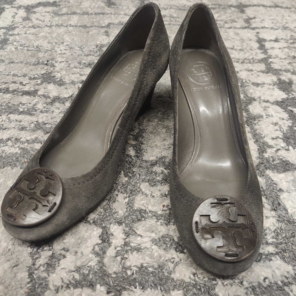 Tory burch pump wedge size 7 in gray Suede - like new condition